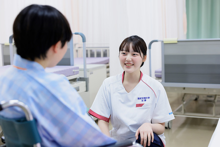 西武文理大学 多様な実習現場で経験を重ね、看護の視野と実践力を広げます