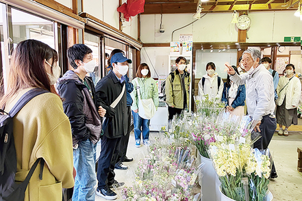 國學院大學 フィールドワークでは、まちづくりの現場に足を運び地域の魅力や課題を探りながら&ldquo;観光まちづくり&rdquo;の手法を実践的に学びます。