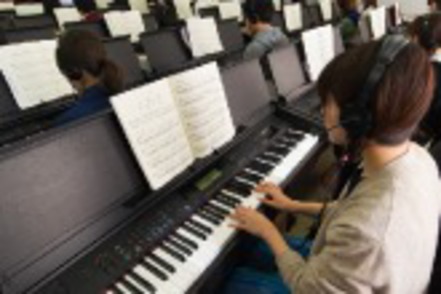 文教大学 教育についての問題意識を高め、学校教育に生かせる技術を習得します