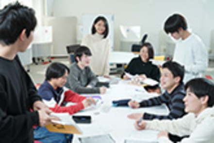 文教大学 学生が自ら考え、行動する「アクティブラーニング」を重視しています