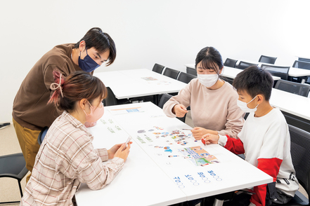 茨城キリスト教大学 4学部7学科がもつ専門の知識を、環（わ）をつむぐように学ぶ教育課程です。