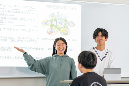 茨城キリスト教大学 データサイエンスを含む全学教養科目と産業界で強く求められている課題解決能力を磨く学環科目から構成されます。
