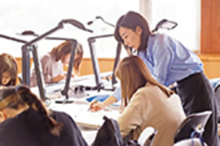 駒沢女子大学 専門教育科目は1年次から始まりますが、初めての人でも安心して学べる環境が整っています。