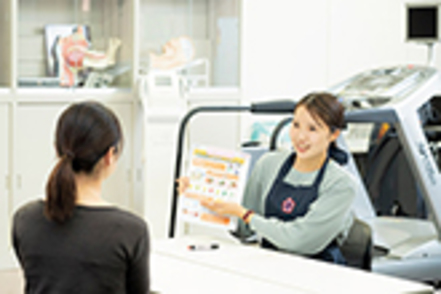 駒沢女子大学 「アスリート栄養サポートプロジェクト」は、栄養学の学びを活用して女性アスリートを支援する、本学独自のプロジェクトです。