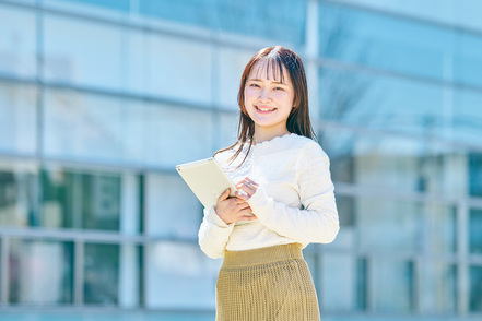 和洋女子大学 ●生活環境学科 家政福祉コース／家庭科教諭や社会福祉士、生理人類士などの免許・資格取得をめざせます