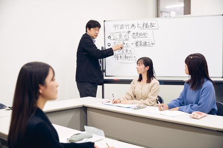 十文字学園女子大学 国家資格取得のための対策を1年次より実施。めざすは学科全員合格です