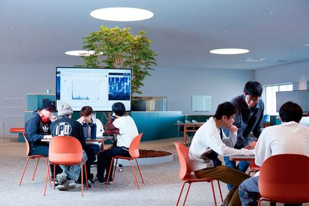 湘南工科大学 BYODやICTを活用したメディア授業の積極的な導入など、自由な発想と価値観を生み出す充実した環境整備を進めています