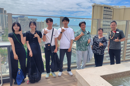 明海大学 海外研修では、現地の大学見学やその都市の都市開発、開発問題等について学びます。