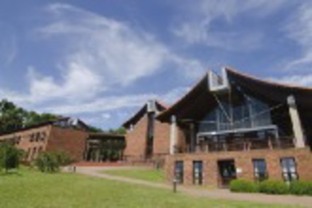 秀明大学 英語キャリアコースは全員が留学。希望者は2年次に2回目の留学に参加することも可能です。