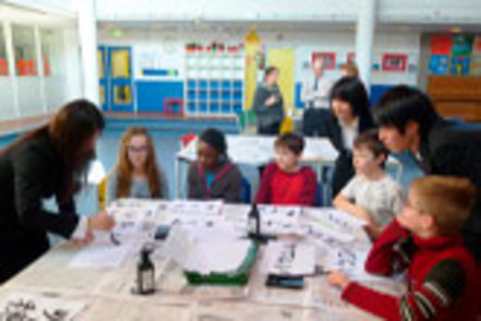 秀明大学 1年次に行う全員必修のイギリス留学では、教師に必要とされる幅広い視野を育みます。