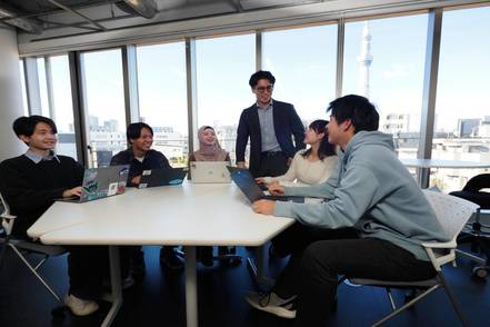 情報経営イノベーション専門職大学 様々な経歴を持つ実務家教員が直接指導。クラス担任制度を導入し、一人ひとりの学び・成長を徹底的にサポート