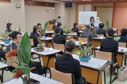 札幌国際大学 本学と鶴雅グループで18年続く連携授業で、阿寒湖温泉に滞在しながら実践的な学びを通してチームで働く力を身に付けます