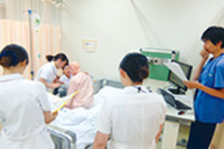 京都橘大学 シミュレーション教育を活用した「たちばなＳＩＭ.」で卒業後もフォロー