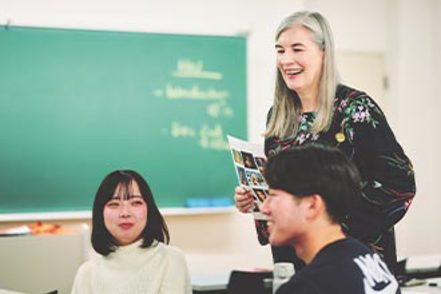 京都橘大学 日常的に英語を話す、聞く、ふれる環境で学ぶ。留学を経験し将来を見据えた実践的な英語力を養う〔グローバルスタディーズ専攻〕