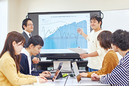 京都橘大学 データサイエンスの知識を修得し、デジタル社会においてデータに基づく課題解決や新たな価値を創造する力を磨く