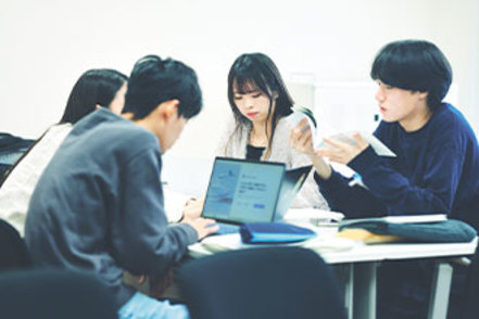 京都橘大学 企業などが抱える課題を自分たちの手で解決しながら実践力を高め、社会で役立つスキルを養う