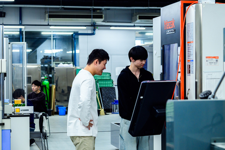 大和大学 Yamato Tech lab.には、社会ニーズに応える最先端の研究に取り組めるよう最新鋭の設備や高性能の機器を配置しています