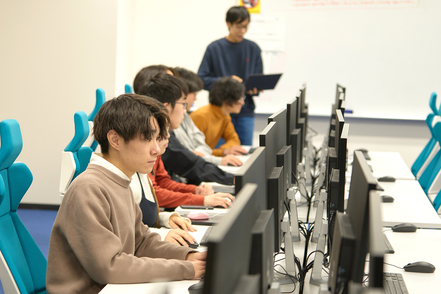 大和大学 2年次に情報システム科学、ネットワーク・セキュリティ、メディア情報、AI・データサイエンス、情報経済経営の専門コースを選択