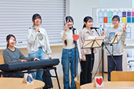 武庫川大学 応用音楽学科では、心理や福祉、音楽教育、音楽社会学等の基礎について学び、音楽の力で社会に貢献します