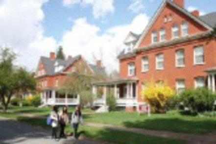 武庫川大学 英語グローバル学科では全員対象の4カ月間のアメリカ分校留学を実施。異文化と生きた英語を学びます