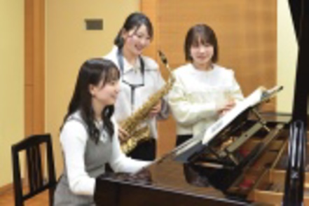 武庫川大学 午前8時から午後9時30分までピアノレッスンがし放題。時間をかけて練習することができる環境が充実しています