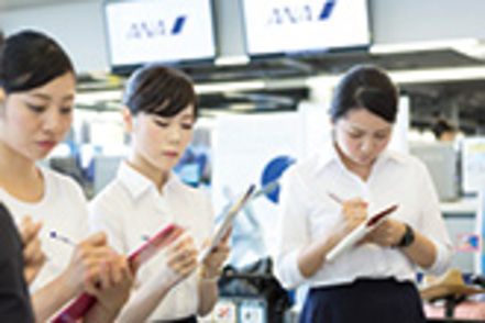 甲南女子大学 ANA総合研究所スタッフが常駐するANAルームを軸に授業や学外活動を行う「ANAエアラインプログラム」を開講。