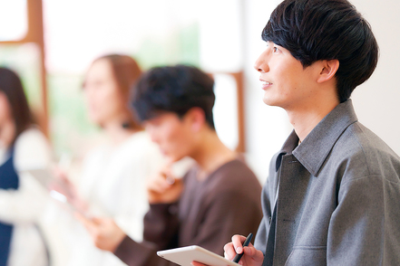 神戸松蔭大学 心理学科／個人と社会の相互影響について理解するために、自分自身や対人関係に関する社会心理学の知見や理論を理解します