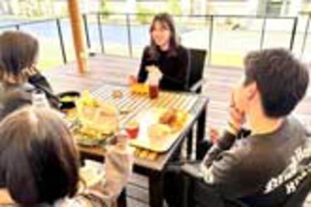 関西看護医療大学 小さな大学だからこそ、遊びも勉強も一緒に一生懸命になって打ち込める仲間と環境が関西看護医療大学にはあります。