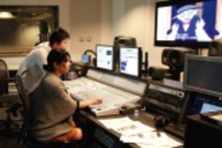 京都精華大学 音響スタジオなど、アニメーション制作のための専門的な制作環境も充実。プロ仕様の設備がそろう