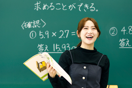 四天王寺大学 「学校教育コース 」（小学校、英語、数学、理科、保健教育、特別支援教育の各選修）、「幼児教育保育コース」の2コース制。