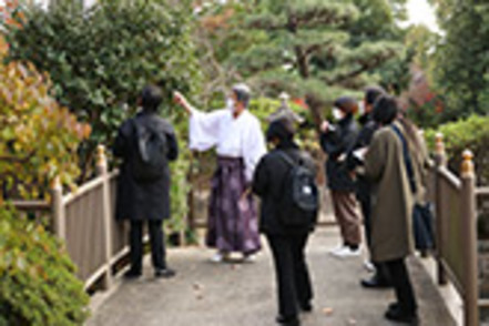 四天王寺大学 日本や他文化に対する複眼的な視点を備え、確かな言語能力と多様なメディアとを用いたコミュニケーション能力を養います。