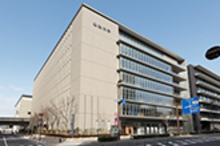 佛教大学 二条駅から徒歩1分と好立地の「二条キャンパス」は、先進医療に対応した充実の実習設備・機器を整備している