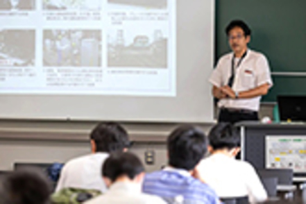 大阪産業大学 車両から土木、電気、運輸まで多岐にわたる鉄道システムの基礎と工学的な面白さを学びます。