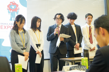 阪南大学 現地調査や企業との連携活動を通してマーケティングを実践的に学ぶ。