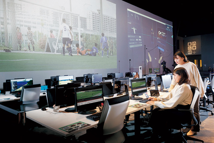 阪南大学 スポーツ選手の身体の動きやチーム戦略などを、ICTを活かした解析ソフトを用いて分析。指導者やアナリストに必要な知識を学ぶ。