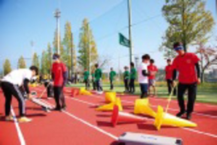 東海学園大学 1年生全員参加のスポーツイベント。障がい者スポーツについても理解を深めます。
