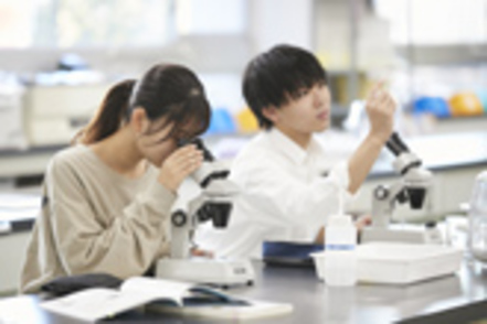 東海学園大学 理科の中学校教諭免許状も取得できます。