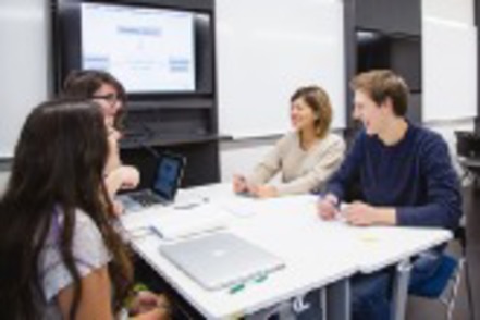 京都産業大学 経済を英語で学ぶ「上級英語プログラム」。グローバル人材を育てるプログラムが充実