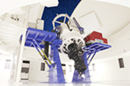 京都産業大学 学内にある神山天文台を使って、理論だけでなく観測データを分析しながら天体の存在や構造を明らかにする「宇宙物理・気象学科」