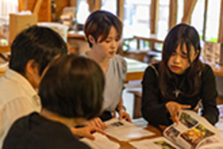 神戸親和大学 1年次から始まる豊富な課外活動で、実践力を身に付けます。本学は「地域共創科目」、ゼミ活動など実践の場が豊富です。