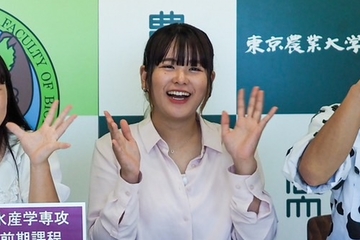 在校生の杉山　朝香さん