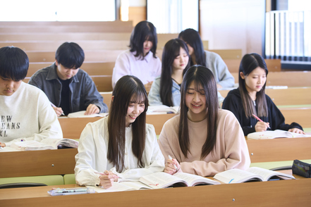 群馬医療福祉大学 講義は学生生活の基本。一人ひとりが楽しく学べる環境です