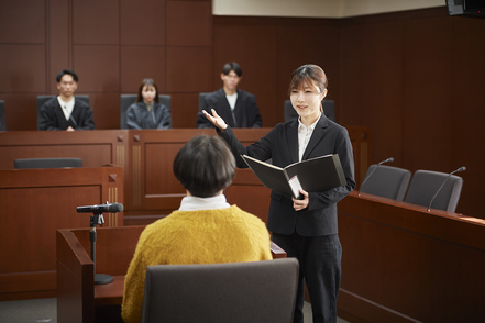 白鴎大学 法律専門職や公務員など、法と深く関わる職業に就いて活躍するために求められる、高度な法律の知識を身につけます