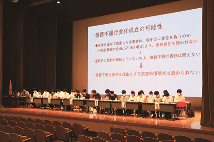 白鴎大学 仲間とチームを組んで参加する学生法律討論会は、論理的な構成力やディベート力、プレゼンテーション力を鍛える絶好の機会です