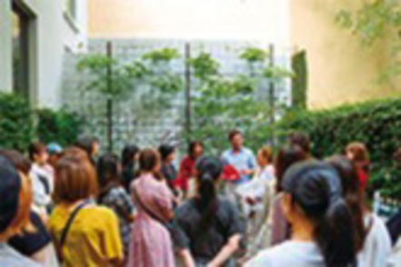 昭和女子大学 「海外・国内デザイン研修」では、世界のデザインの&ldquo;今&rdquo;を現地の視察を通して体感できます