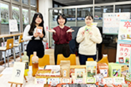 フェリス女学院大学 映画館、書店、音楽ホール、百貨店など学外組織、企業、自治体と協働する社会連携の機会を通じて成長できます。