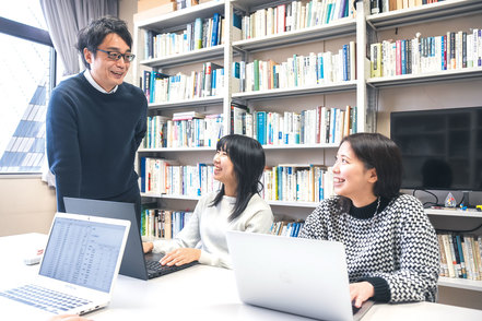 聖徳大学 先生と学生の距離が近く、学生の「学びたい」意欲に応えます。