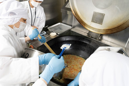 聖徳大学 最新機器を備えた調理実習室。調理手法・技術も管理栄養士には欠かせません。