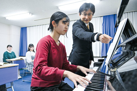 聖徳大学 ピアノの授業は個人レッスン。いつでも利用できる個室のピアノ練習室は155室あります。