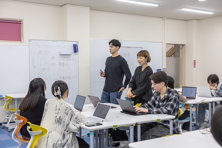 千葉商科大学 40以上の多彩なテーマから、マーケティング、企業経営、金融、情報・IT等、自分の興味にあった学びを深められます。